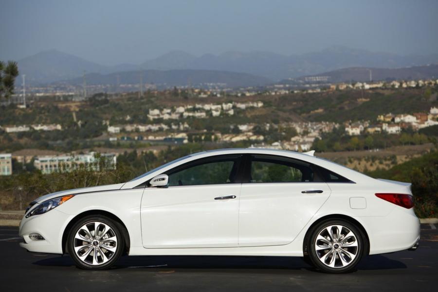  Hyundai Sonata 2.0T 2010 года  (фото 19 из 67)